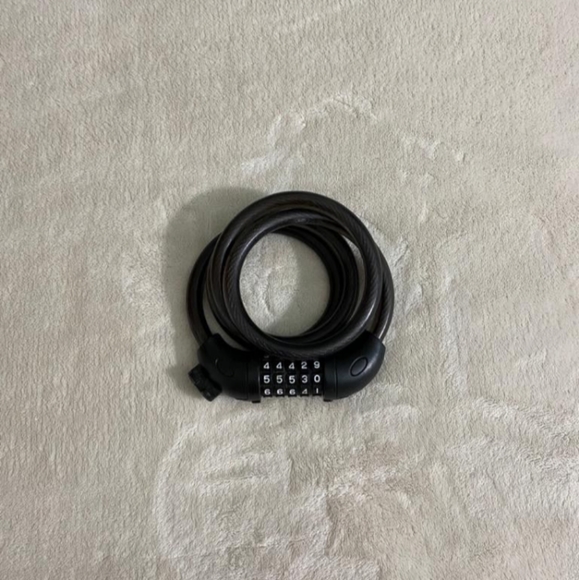 A bike lock a moped lock a scooter lock a motorcycle lock - Picture 2 of 2